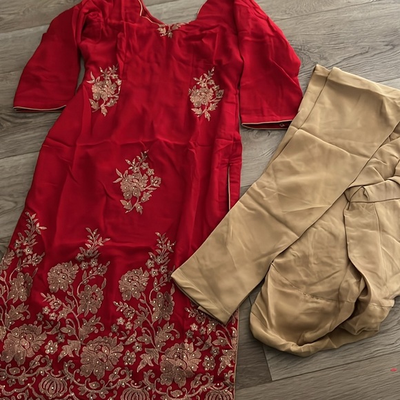 Red pajami kameez with dupatta stunning outfit!! - Picture 2 of 3